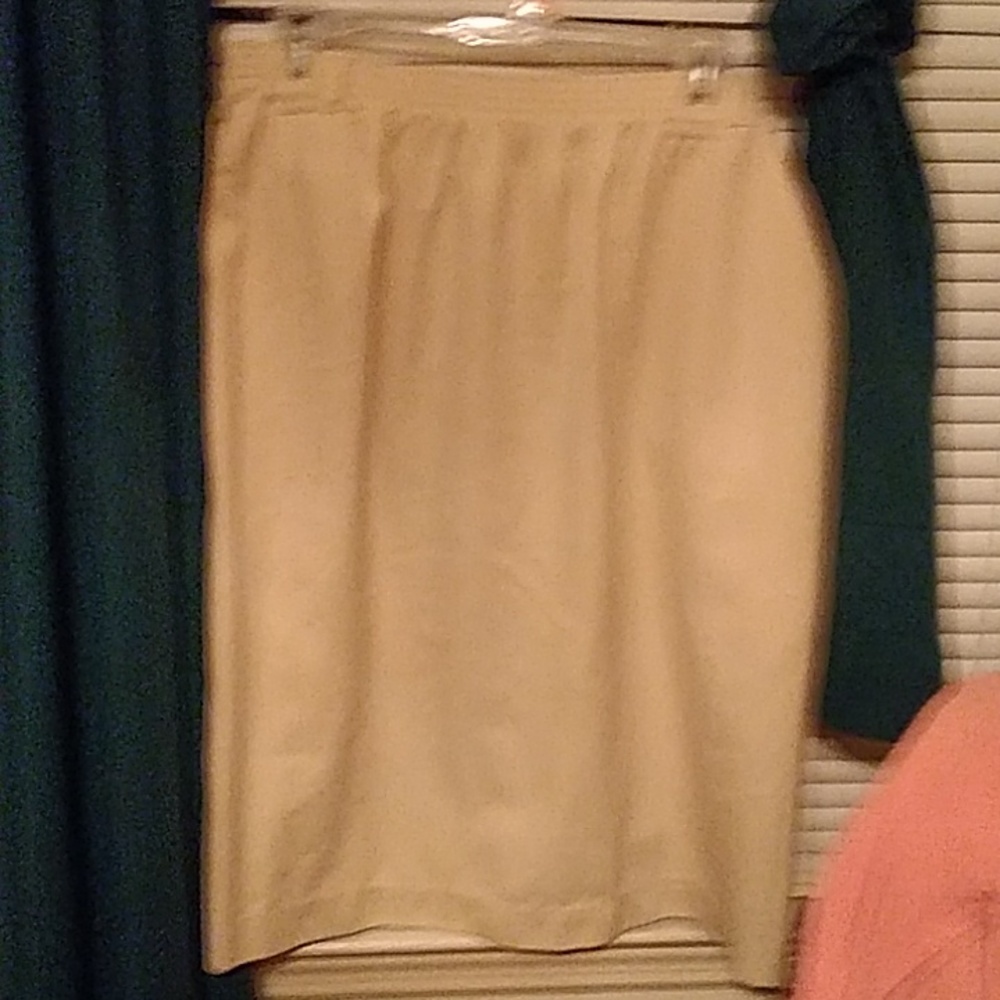 A yellow skirt is a size small women's